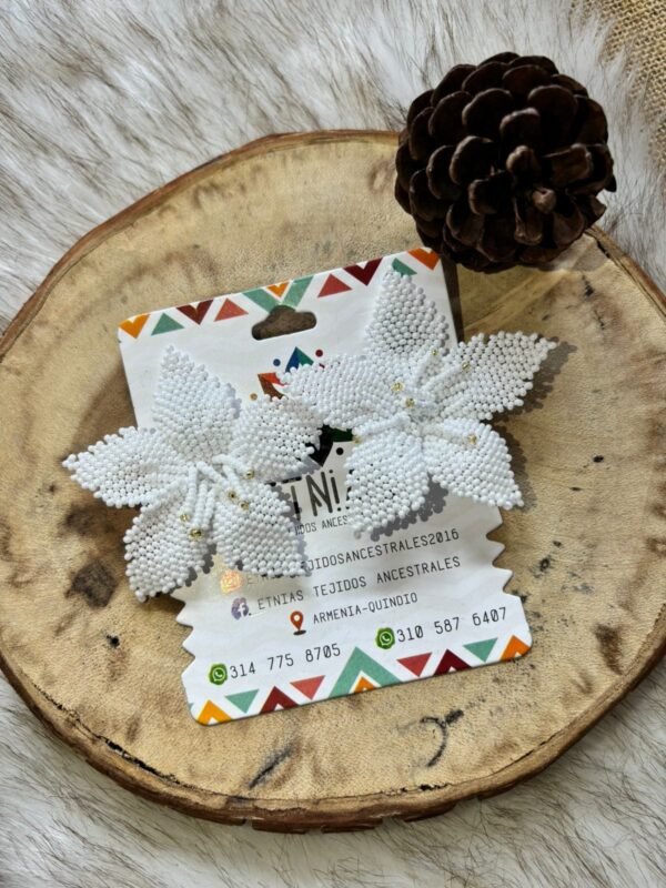 Aretes Catleya blancos